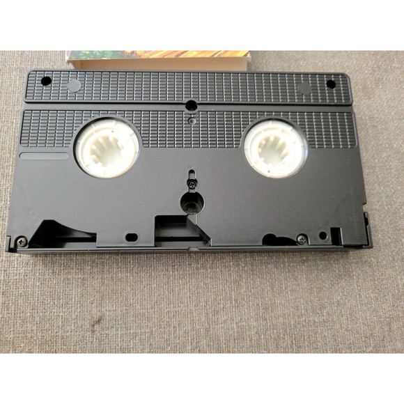 Dinotopia - Quest for the Ruby Sunstone: The Movie (VHS, 2005) - Picture 8 of 8